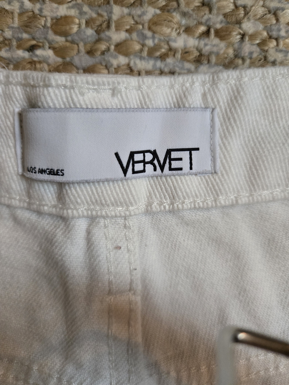 Vervet Distressed White Boyfriend Jeans — Casual Relaxed Fit - Picture 3 of 6
